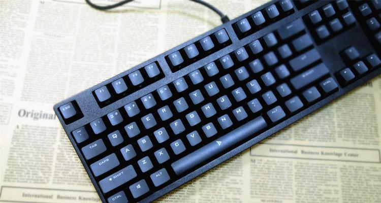 F22战斗机键盘操作方法解析（掌握关键操作技巧）
